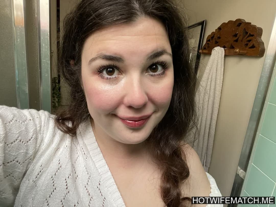 Thick Latina Stepdaughter Fucks Stepdad While Mom Watches & Joins In