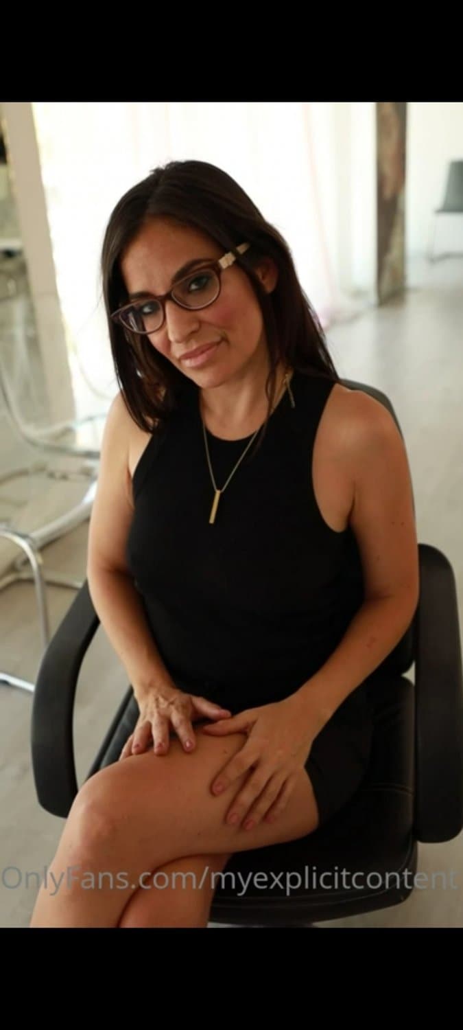 Milf le mama la polla a su alumno para enseñarle como se folla. Milf blowjob.