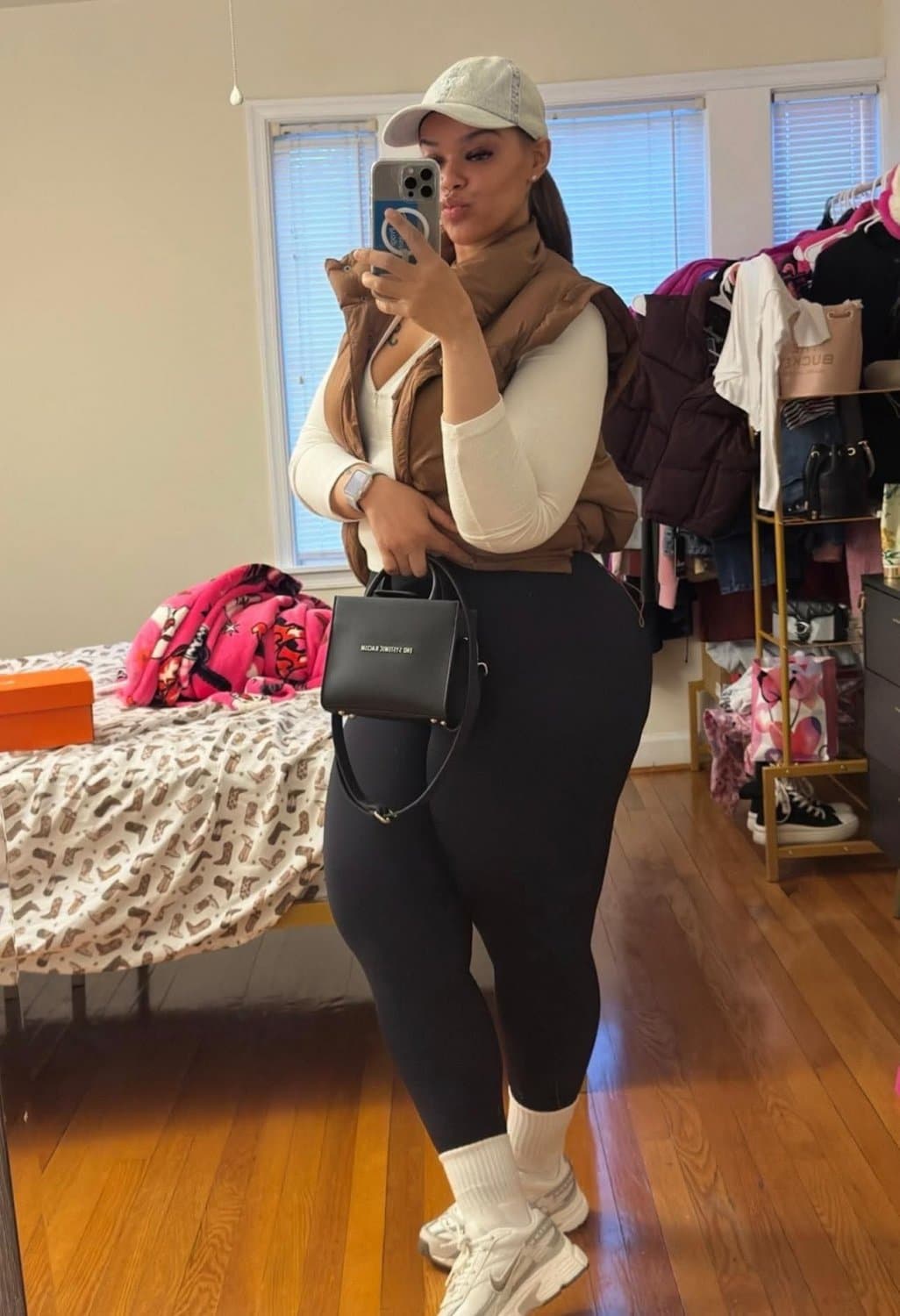 THICK CURVY EBONY BIG BOOTY