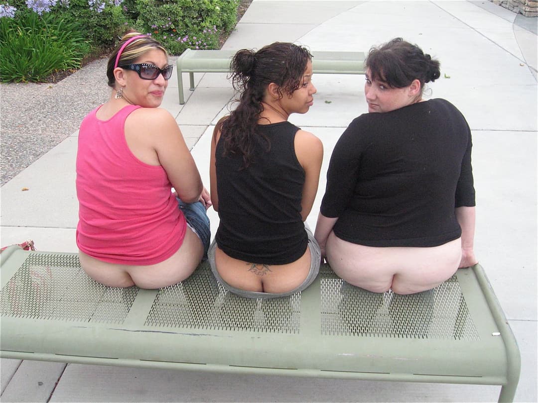 Friends group mooning around San Diego