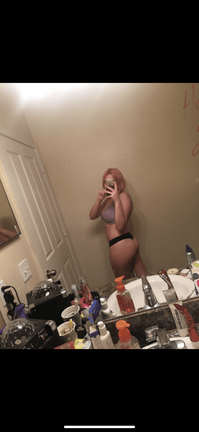 Discord slut didn’t realize she posted her nudes in a public channel