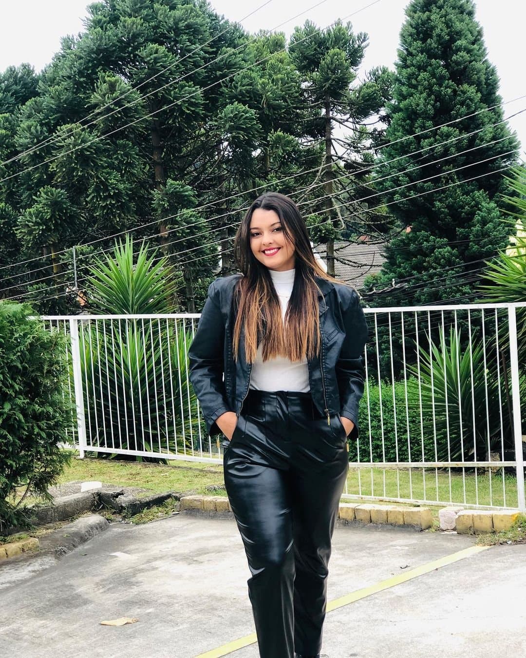 Isabella crente peituda / Isabella busty believer