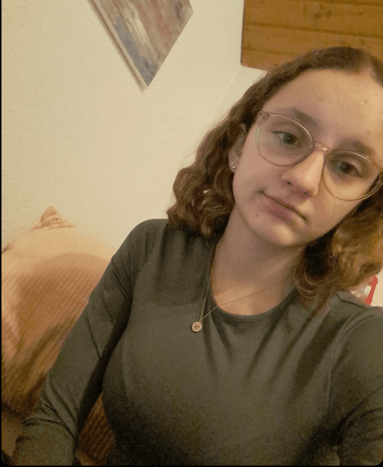 Sexy 18yo irl teen Malina. Dm on kik:der.geile567 for more