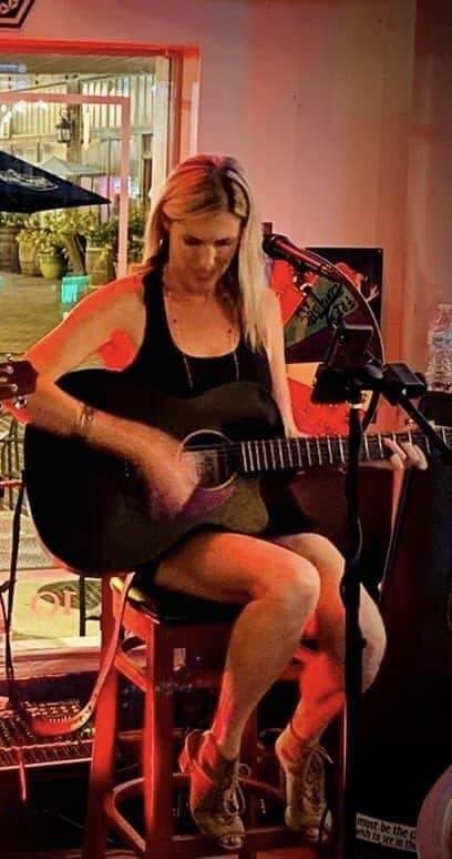 Musician Julie & wholesome Melissa stripped naked at a bar contest circa early 2000’s