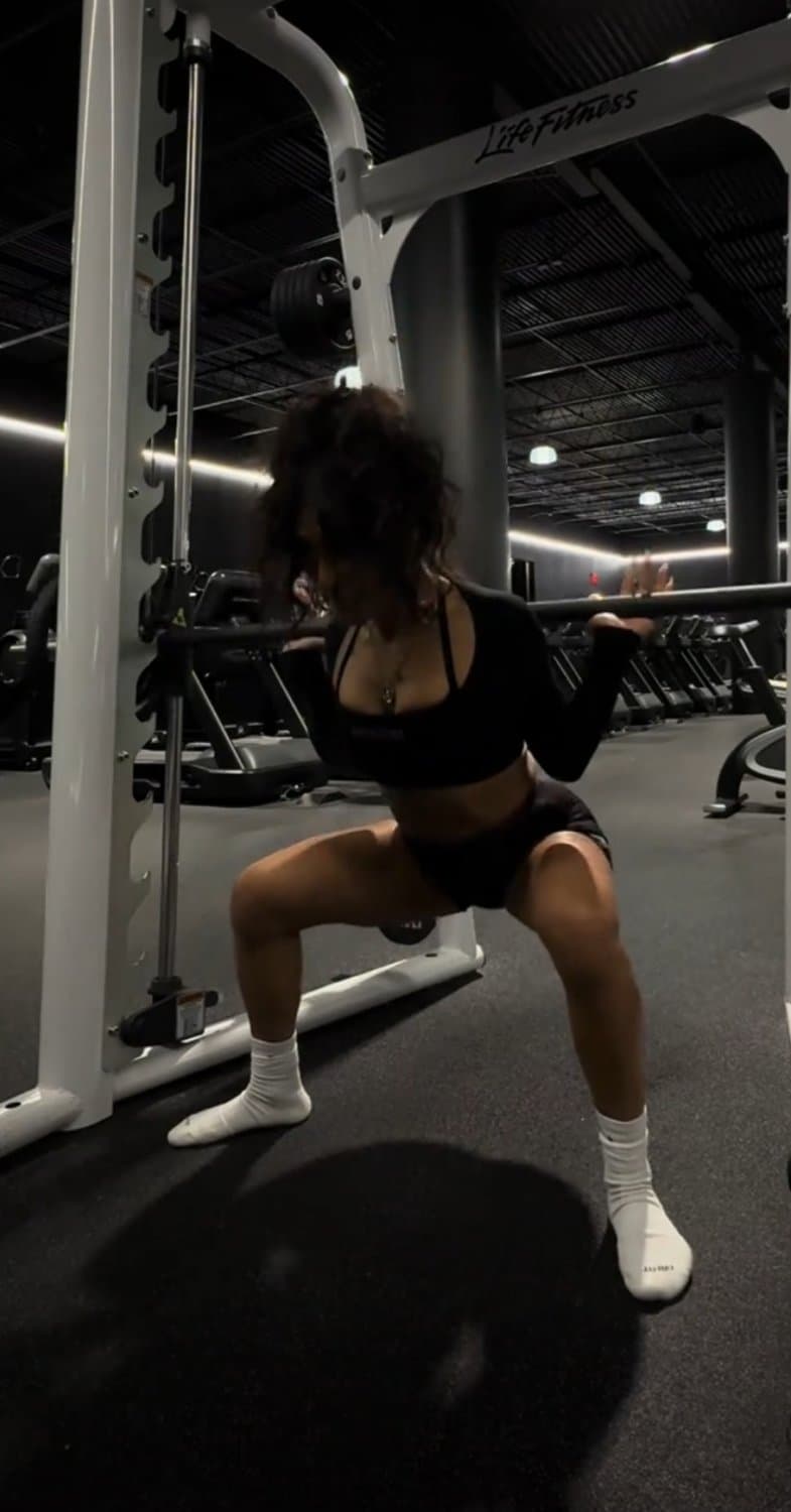 Sexy Latina MILF, Pregnant, Feet, Fit, Comments Welcomed.