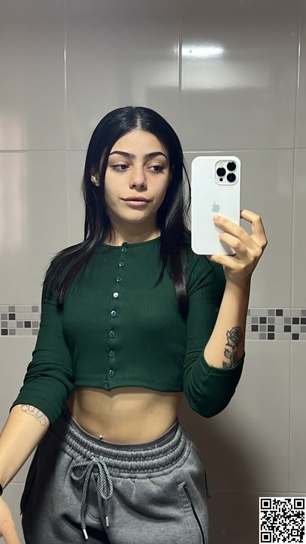 Mica - 22y Mixed-Latina Webslut