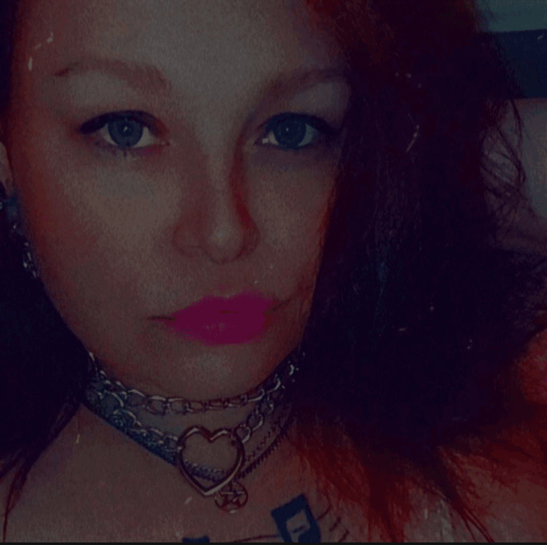 Thick pothead Ginger Bitch has great tits and a thick ass. Nude pics of tits & pussy included.