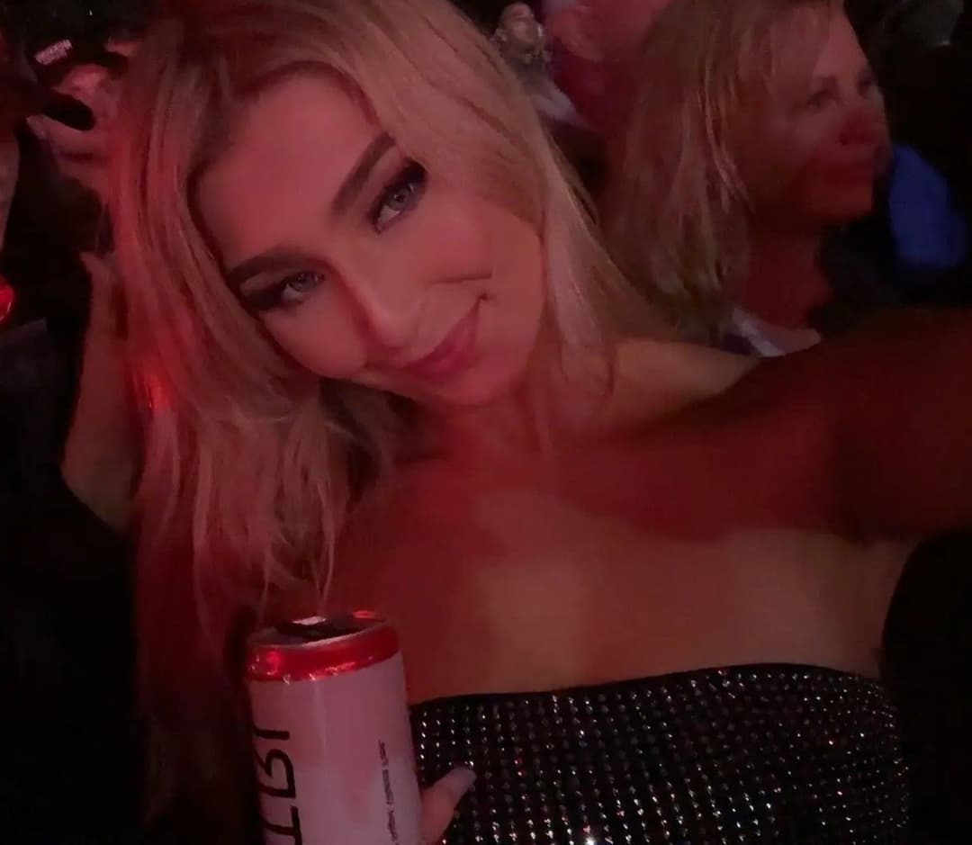 Hot slutty blonde party chic wants you to goon to her skanky whore body