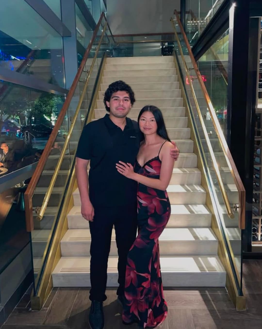 datingapp doggystÿle vs floral dress date night with husband