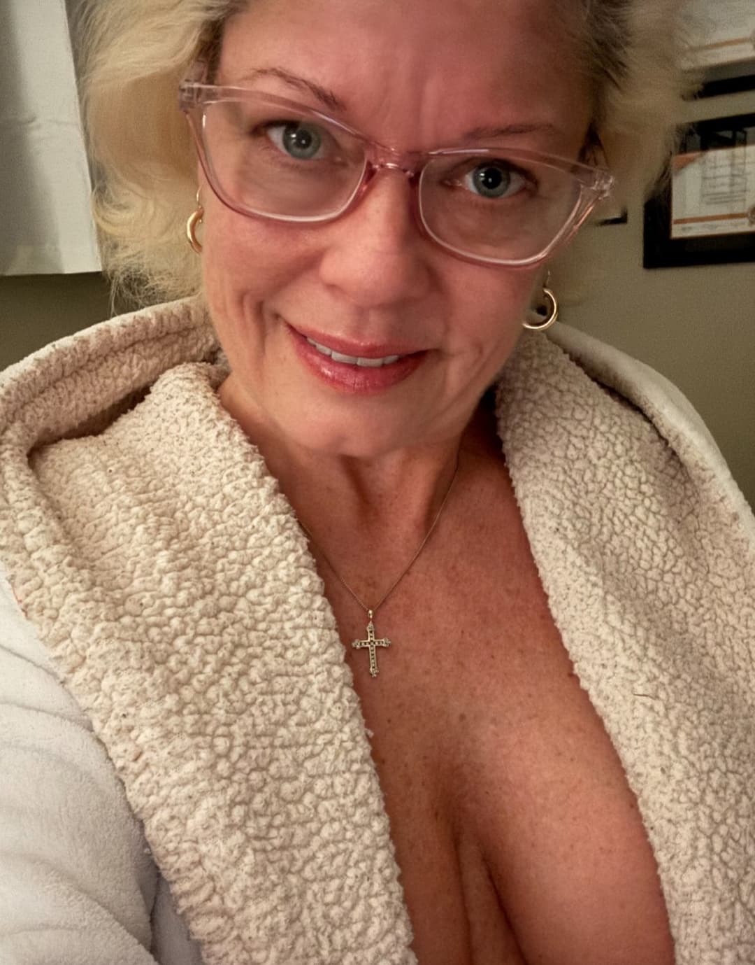 Flower milf likes to tease