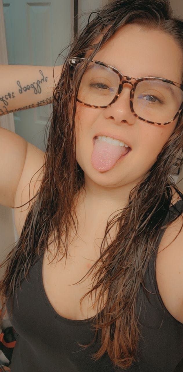 She said she wants to be a webslut guys so let’s help her out!!