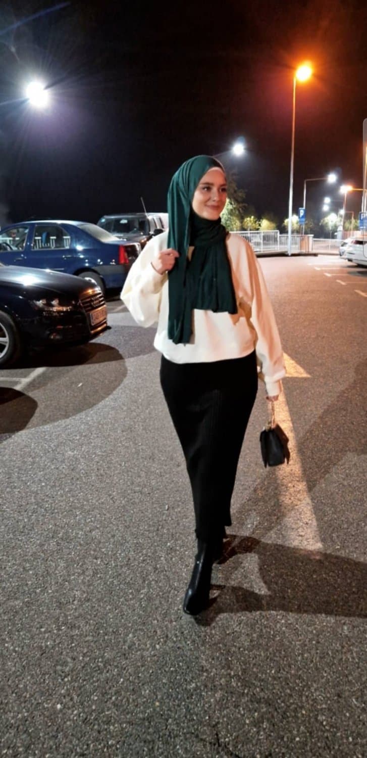 Bosnian hijabi slut giving blowjob - Bosnia hijab giving head mirror