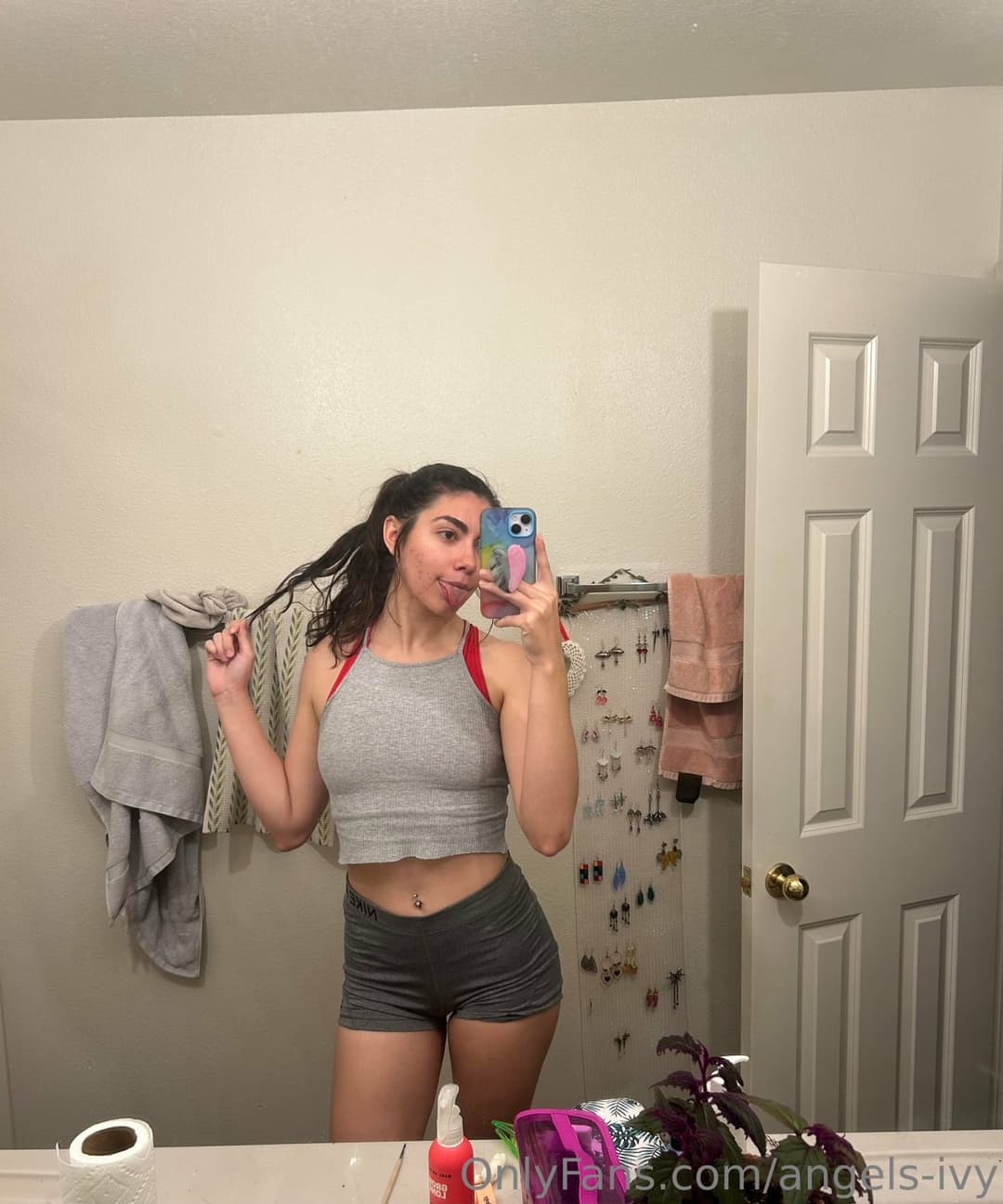 hairy fit kinky chick