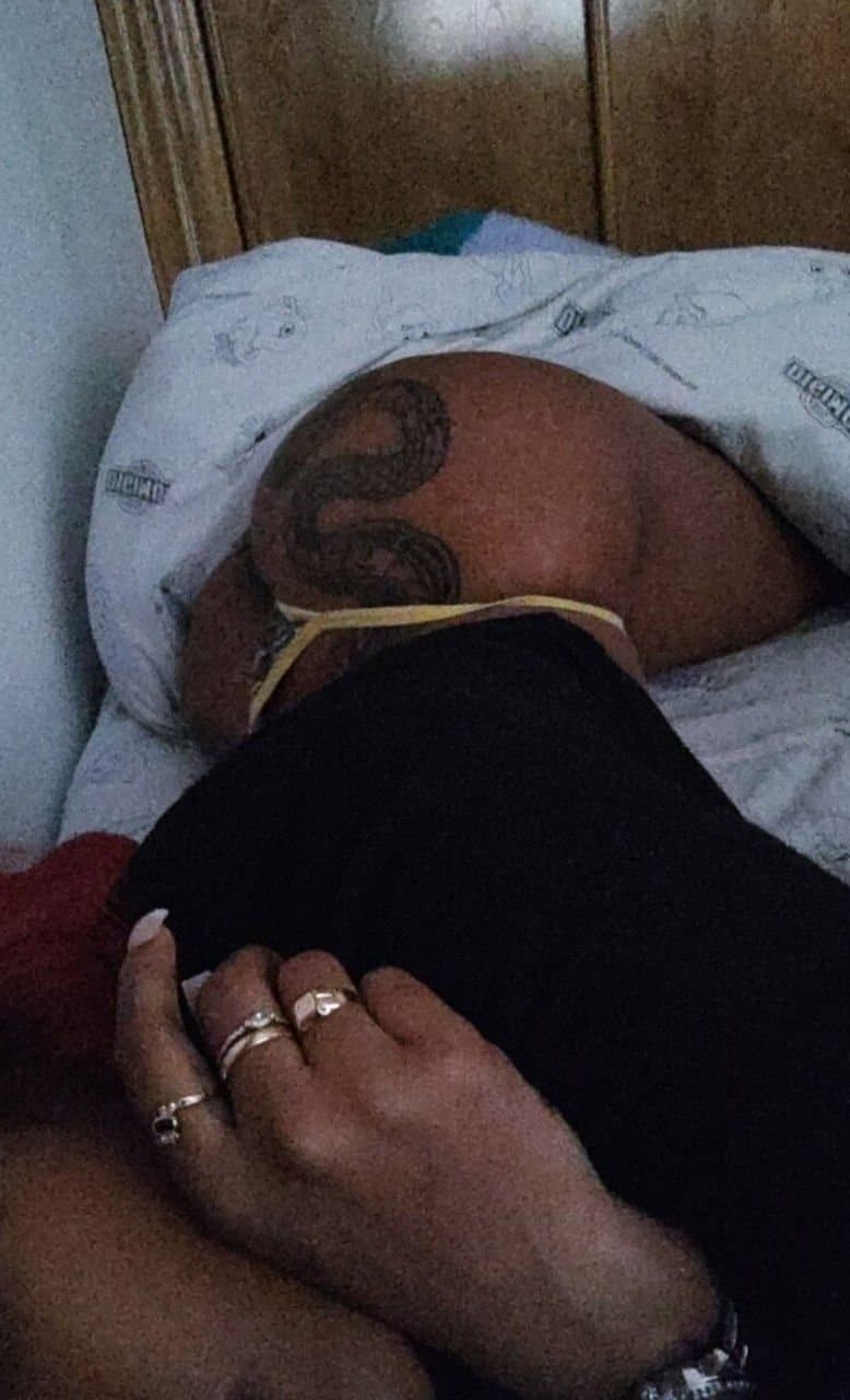 Morena tatuada y culona muy guarra