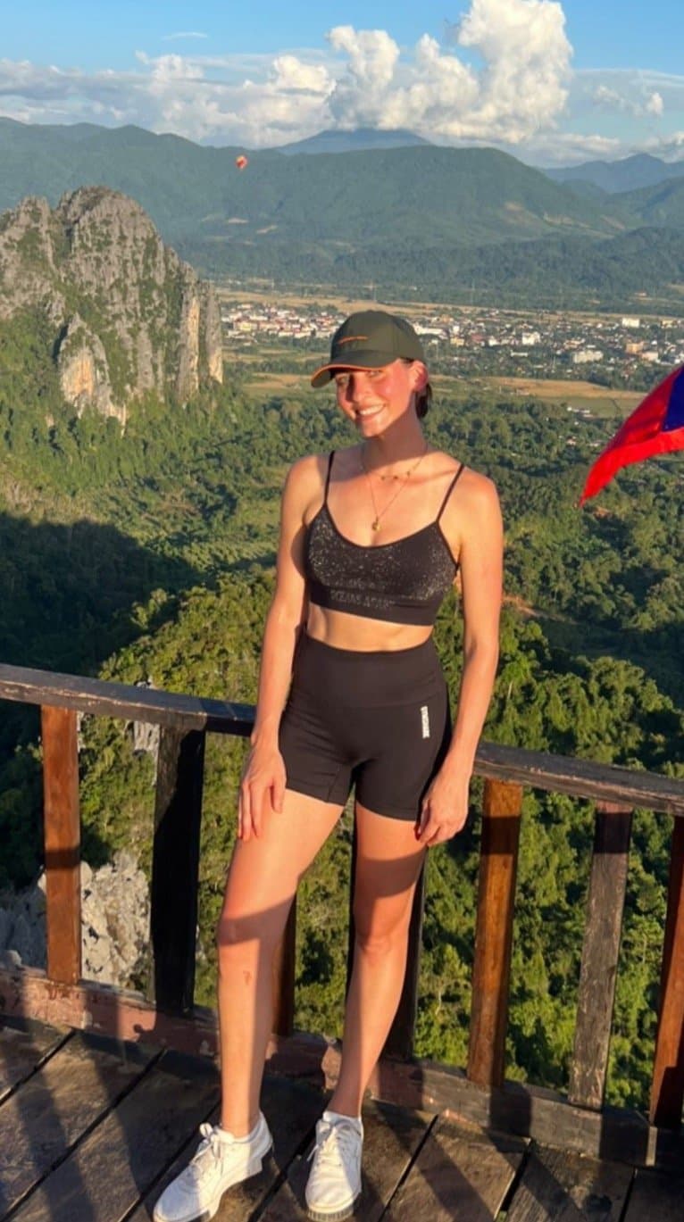 Hot german wife Elisa showed off at the beach