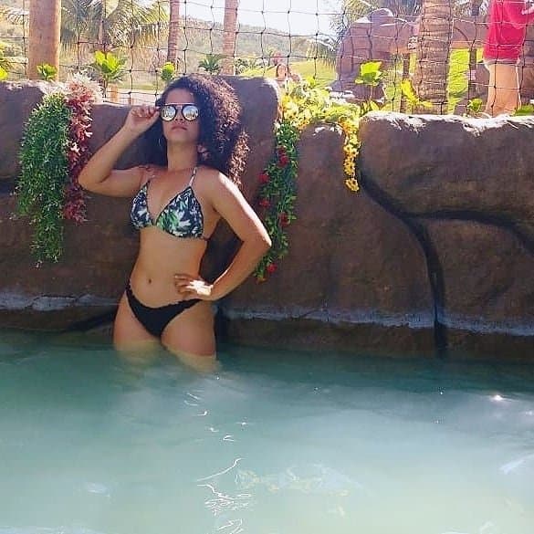 Click to view full size Minha nova deusa dona de casa já mim fez gozar muito