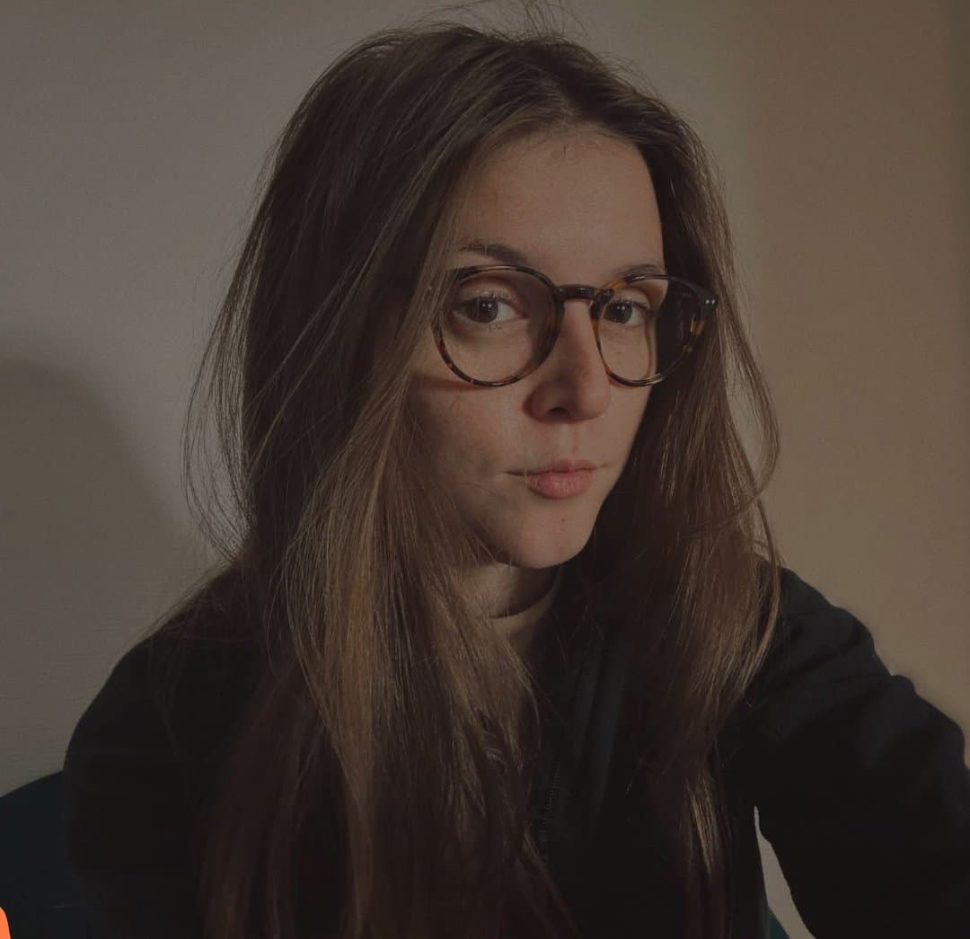 vagabunda francesa Justine Sousa nua e exposta