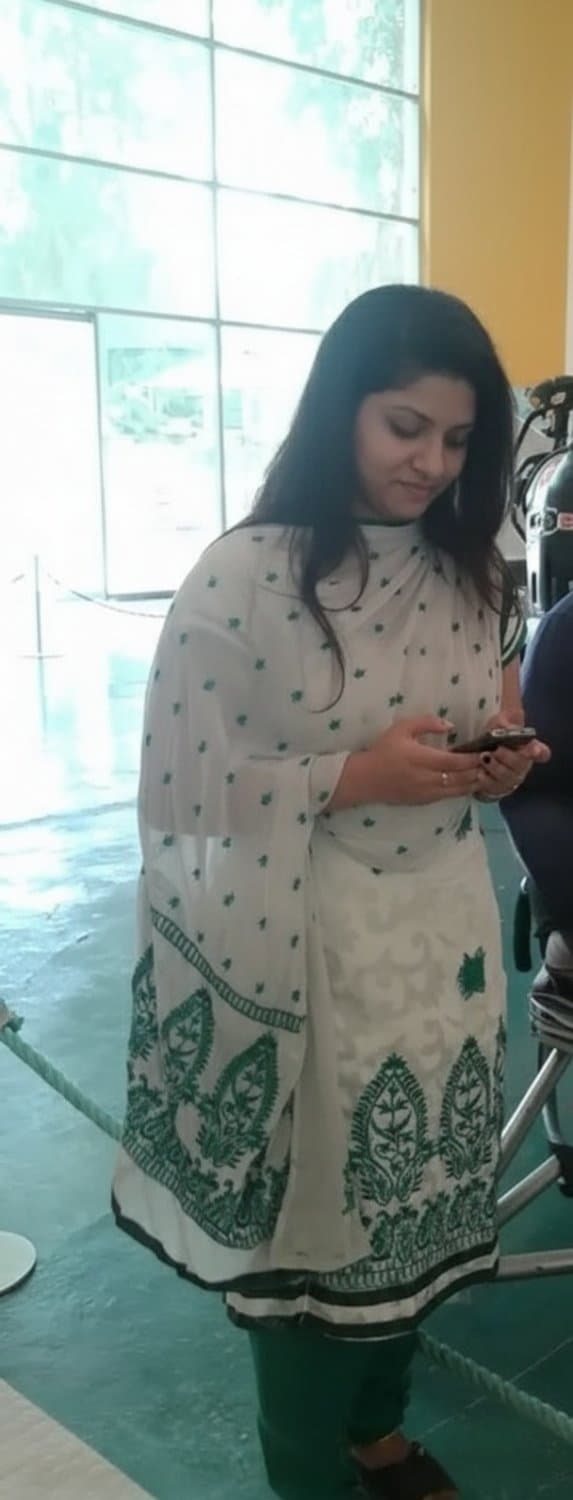 Desi Indian soft ass girl enjoy cowgirl sex mms leaked.repost famous webslut