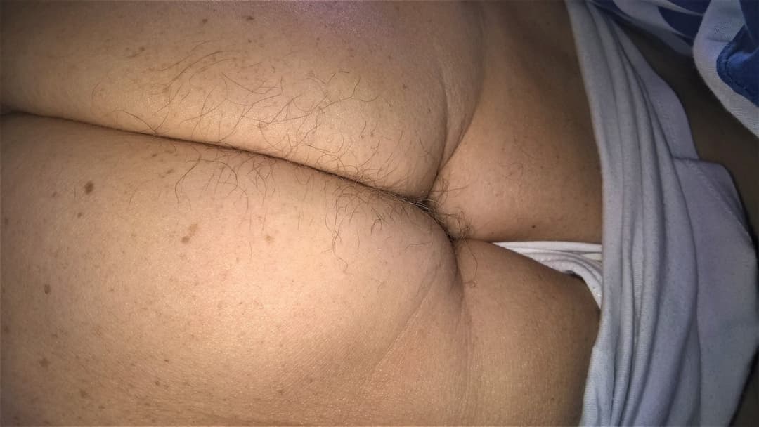 Women show their ass (my wifes ass is there to).