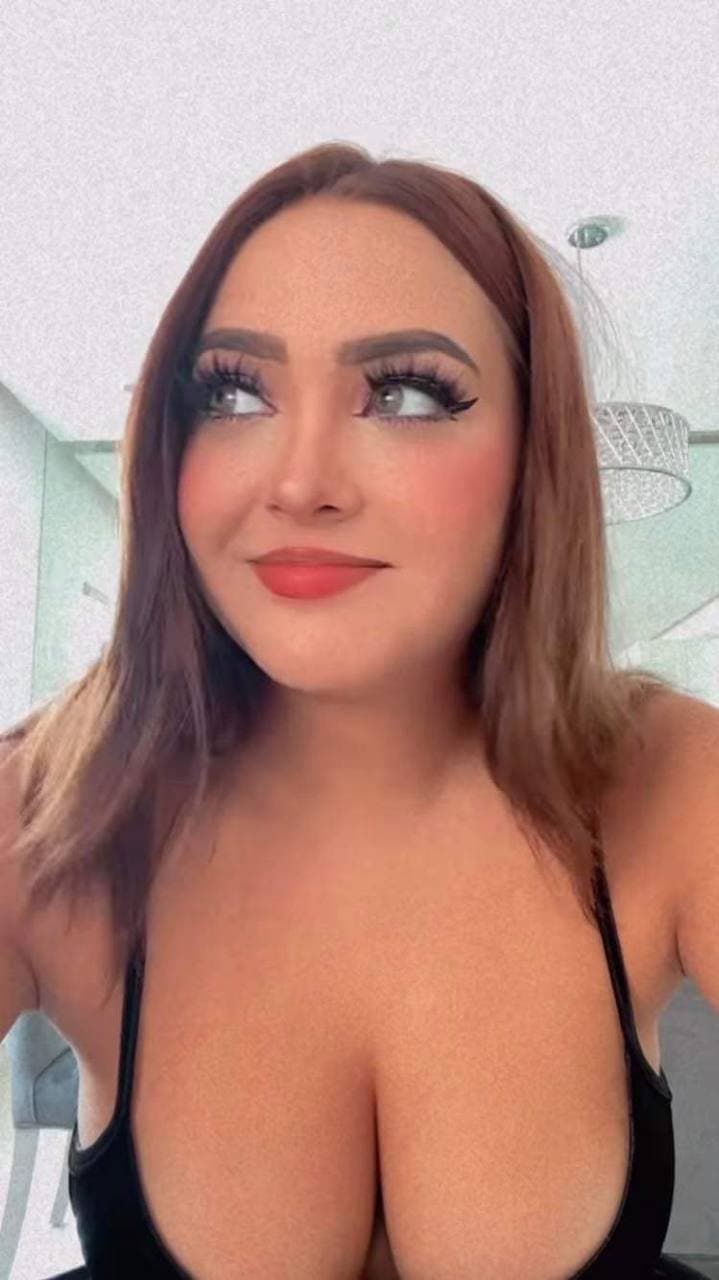 Que linda carita arigameplays,que guapa. Pero todos solo la quieren ver cubierta de semen