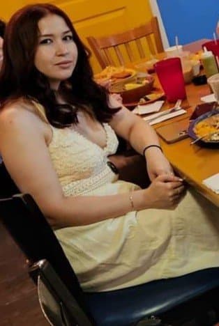 Click to view full size IG: Soy_Isisbm beautiful latina with perky tits and sexy feet