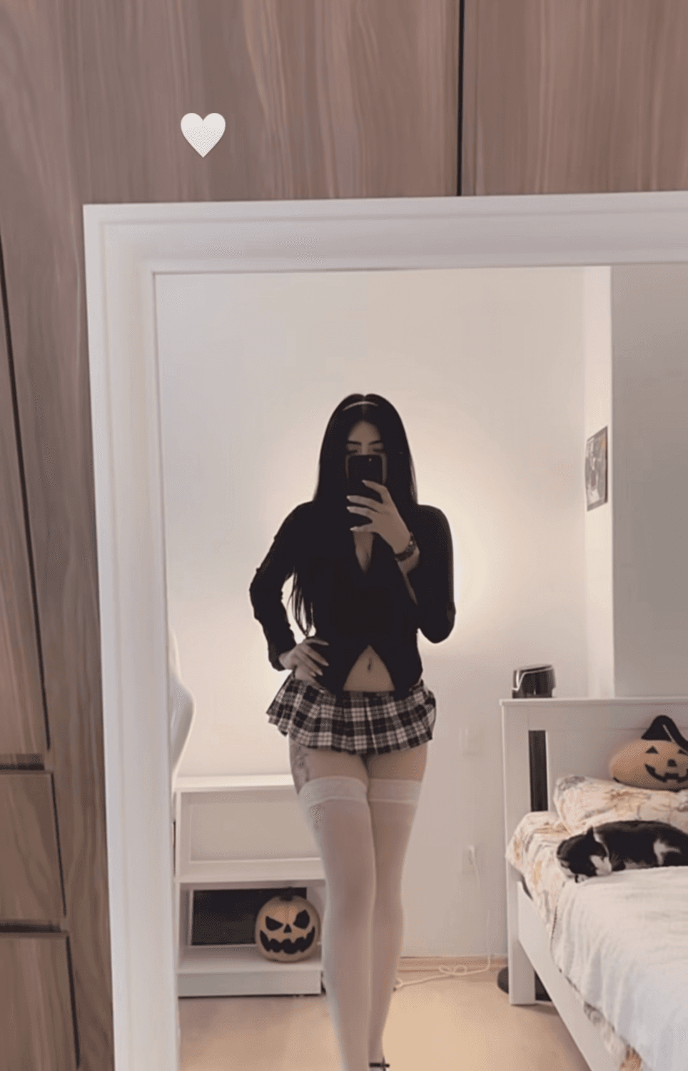 De putita en mini con el deseo que se masturben muy rico con mis fotos