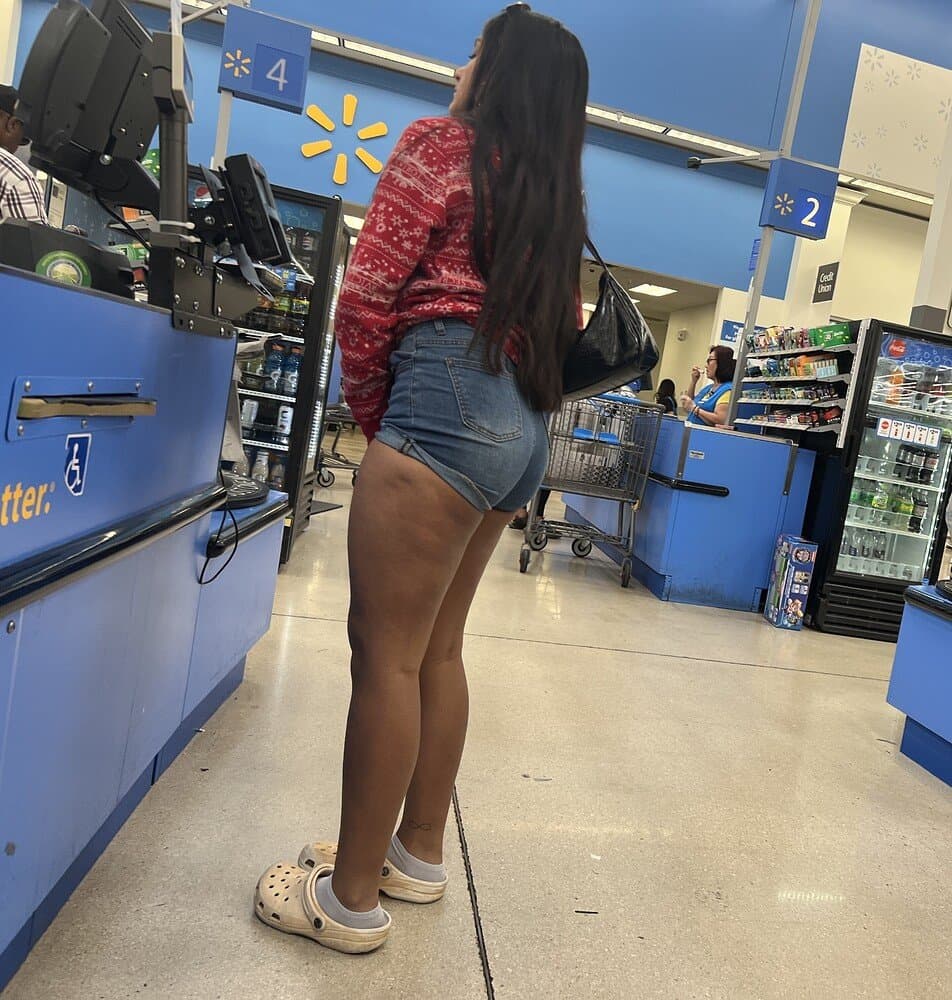 Click to view full size Sexy Middle Eastern Candid