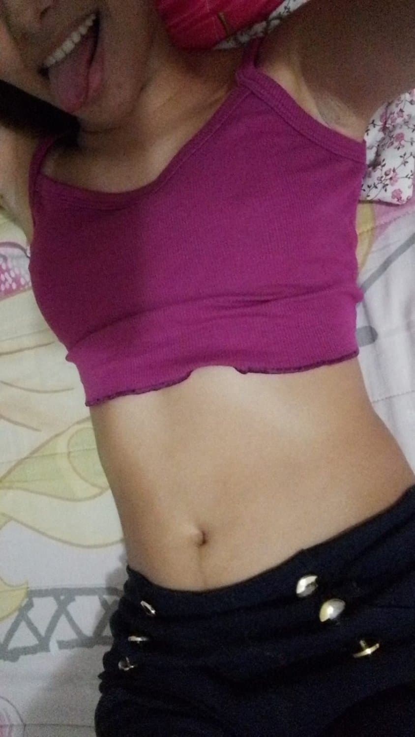 Novinha gostosa vazada com seu nudes ficou famosinha no erome