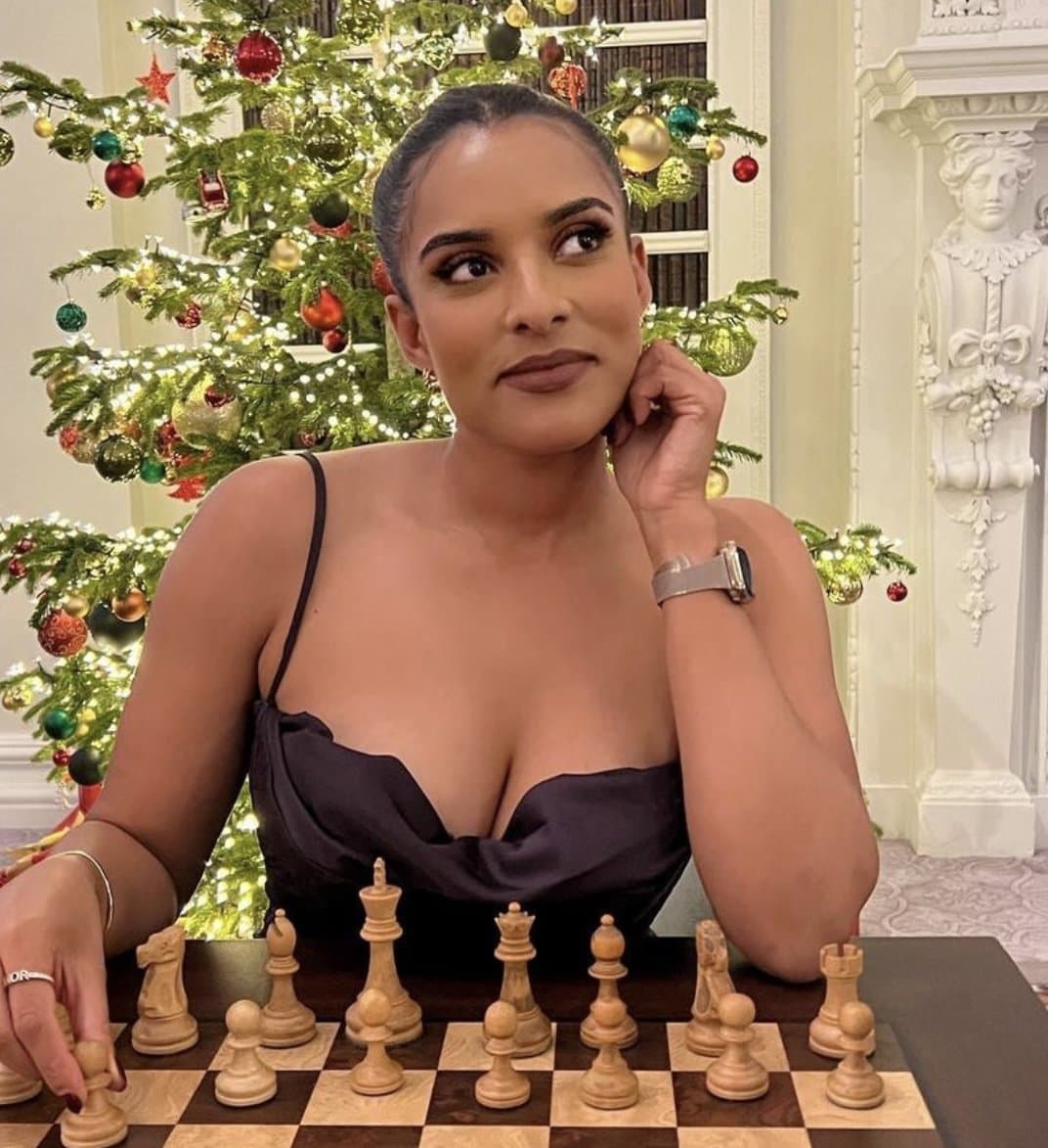 Ariana Bravo - F1 Reporter I beat off to