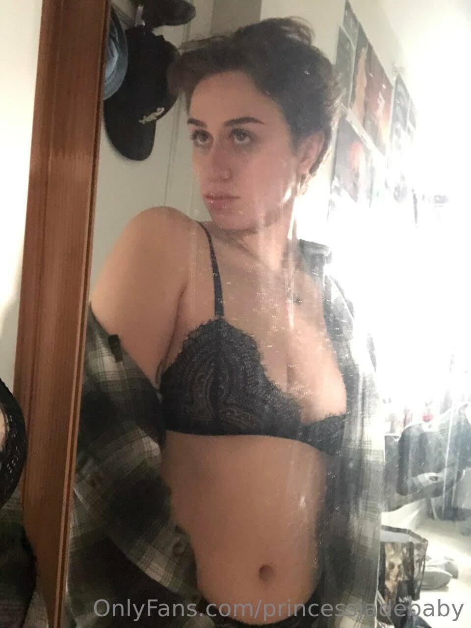 The wonderful slut Hailey Jade squirts in her shorts