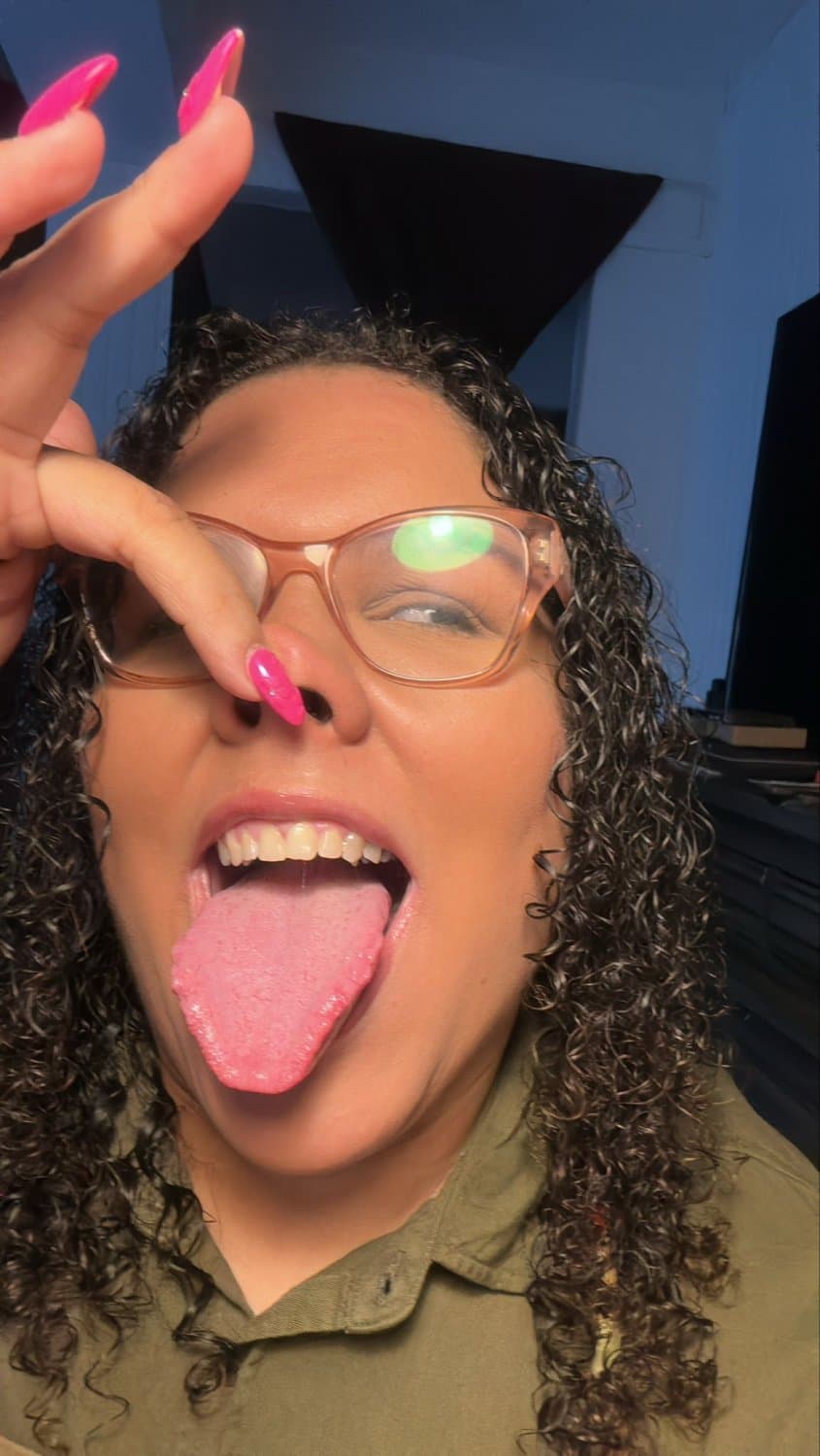 IMG-complete slut wife