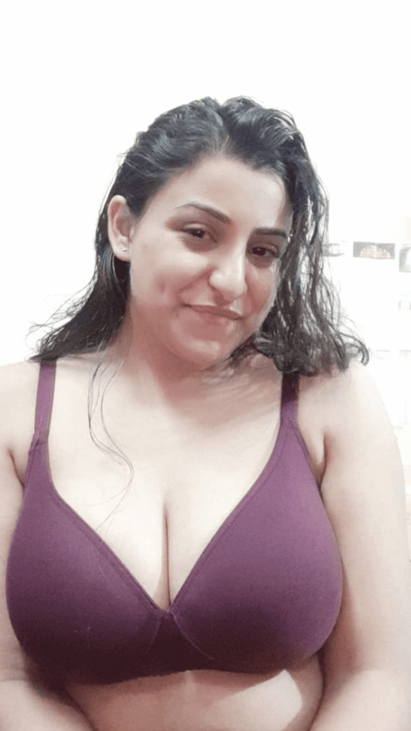 Busty Desi Girl Has Huge Melons