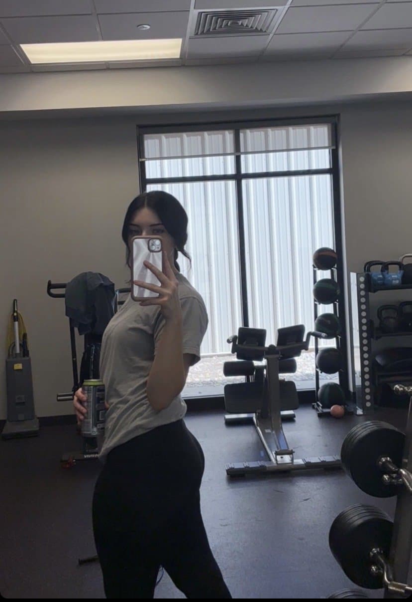 Snowbunny bitch Cat only lets black clap those big buttcheeks