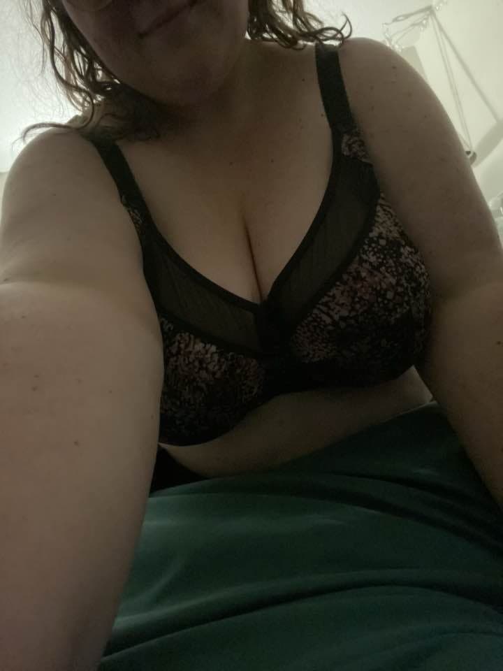 Big titty kik slut loves showing her busty tits, tell her how much you love her tits