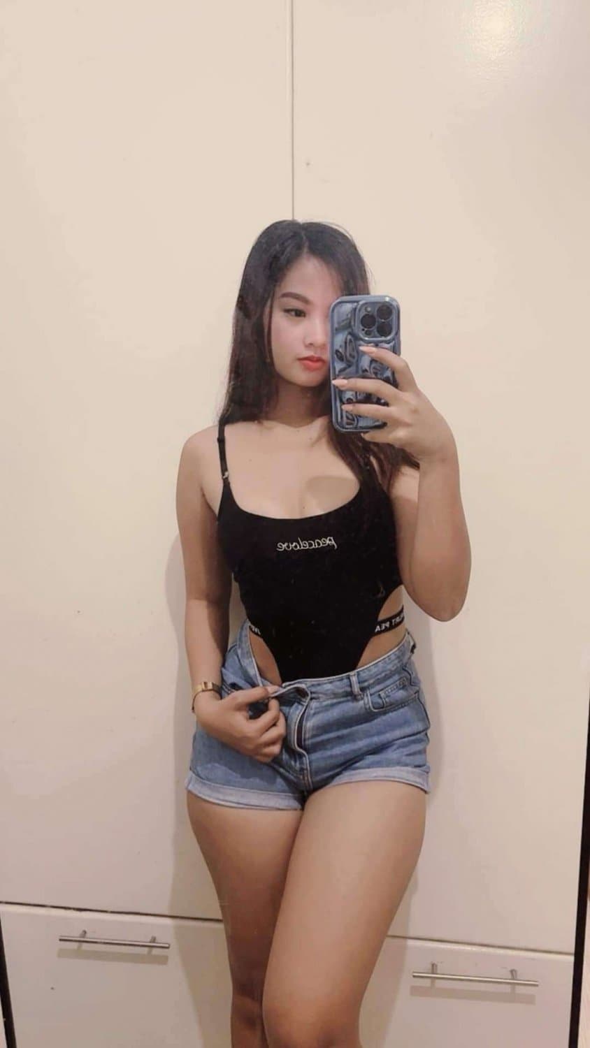 Kyla, 19 | Slim thick Asian babe shows off her curvy ass and hot tits