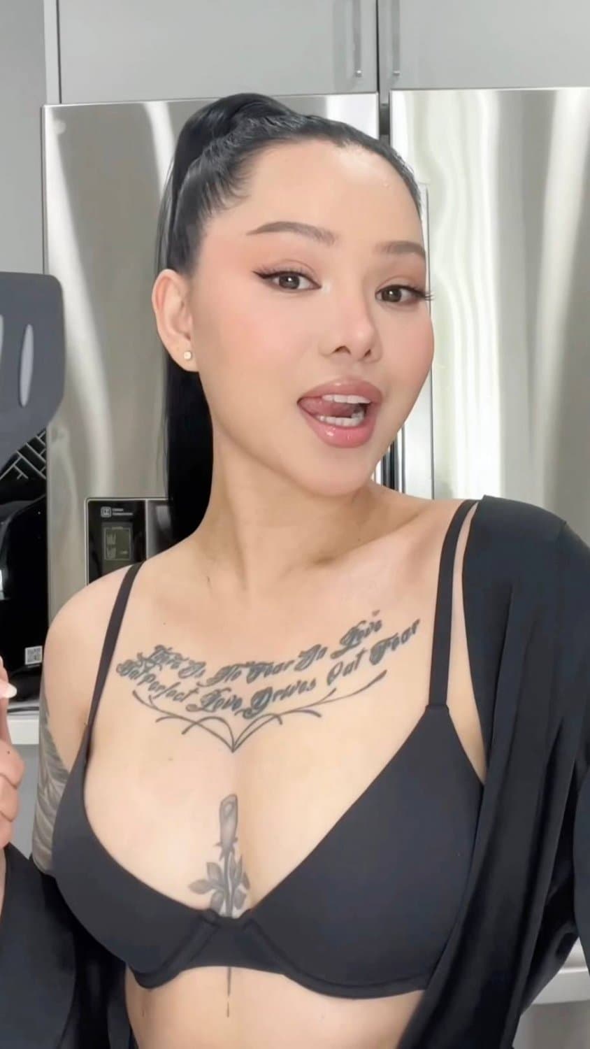 Bella poarch, no lo sabes pero hoy mi pene soltó tanto semen espeso y oloroso, tan rico gracias a ti