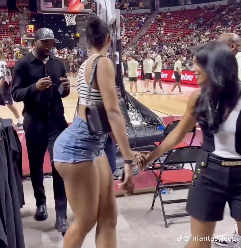 Are TALL Women coming into style now ⁉️???