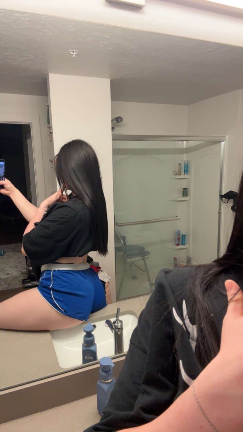 Wife’s second time being shared and getting ready to be fucked.