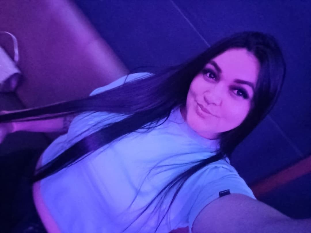 Charlotte_mayer (xhamster) perfect BBW Spanish babe, prettiest smile and curvy with pretty feet