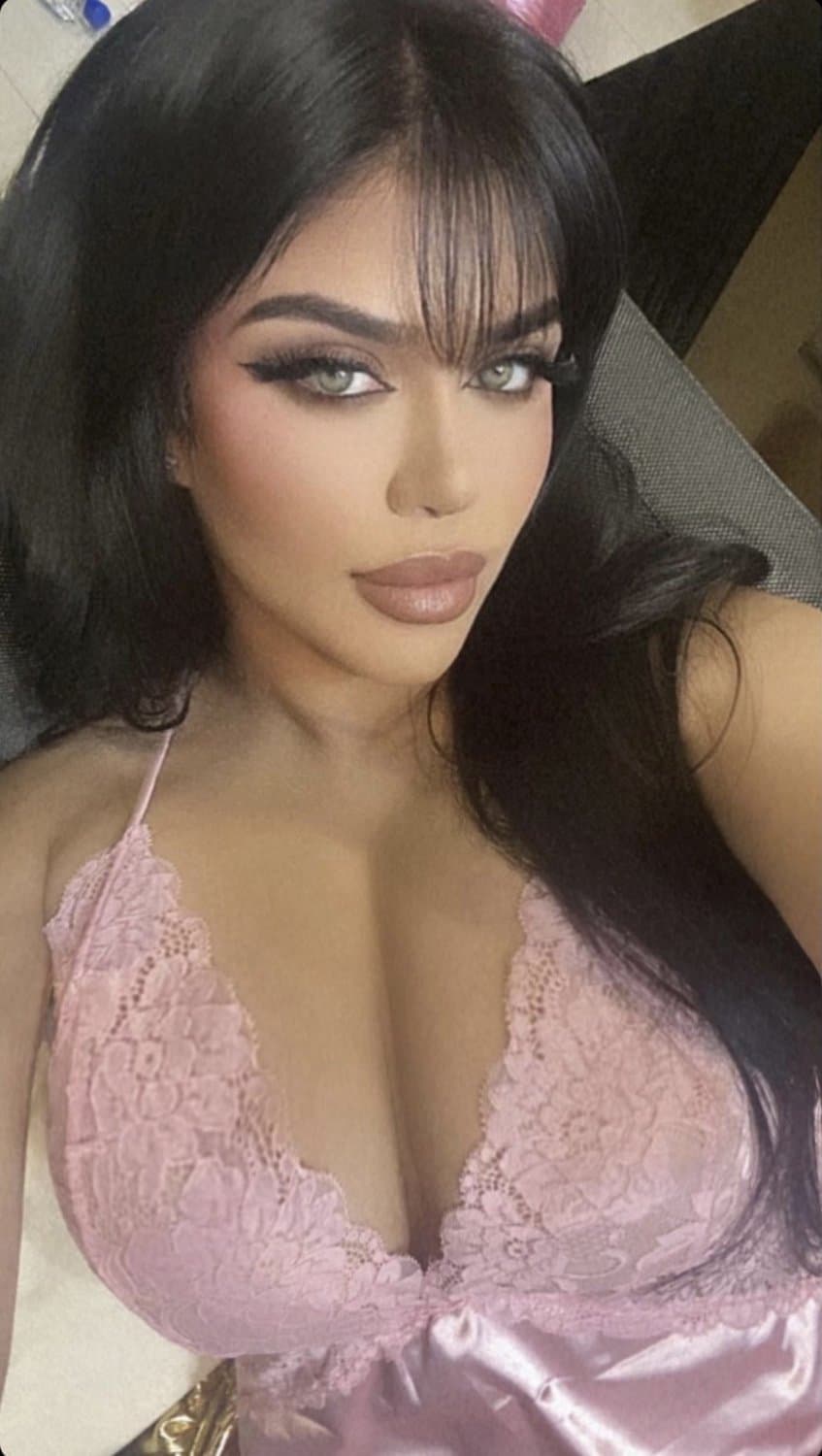 Cleavage with beautiful eyes