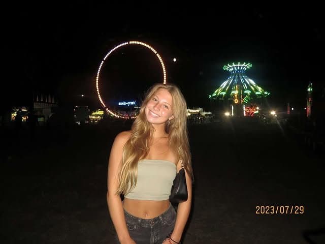 Sexy petite blonde teen Dylan