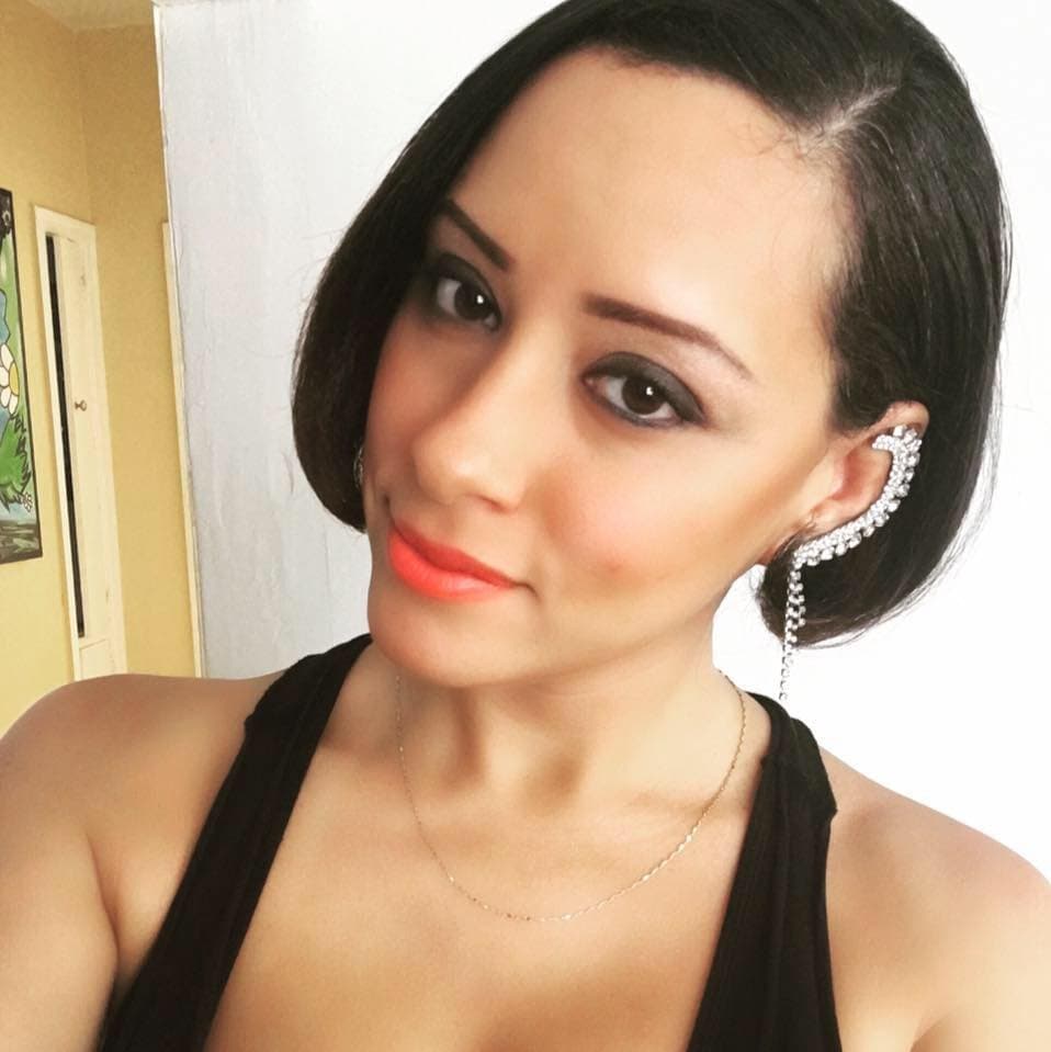 While on spring break, Inez used a fake name while getting naked and masturbating for G G W