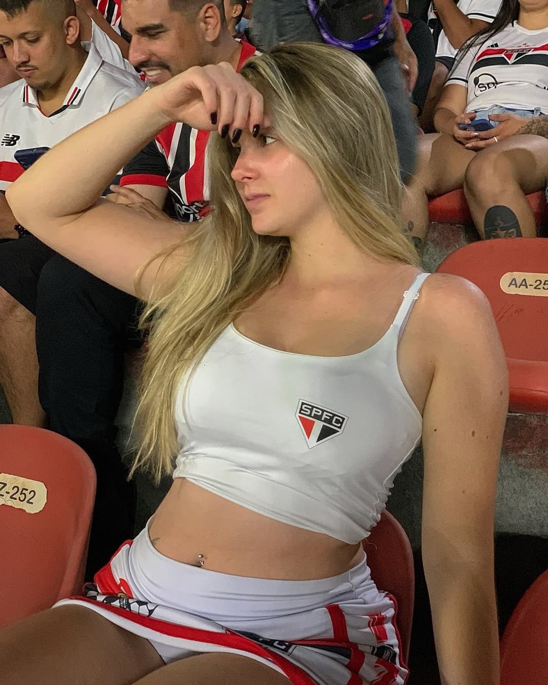 Click to view full size Hot blonde girl with seductive body