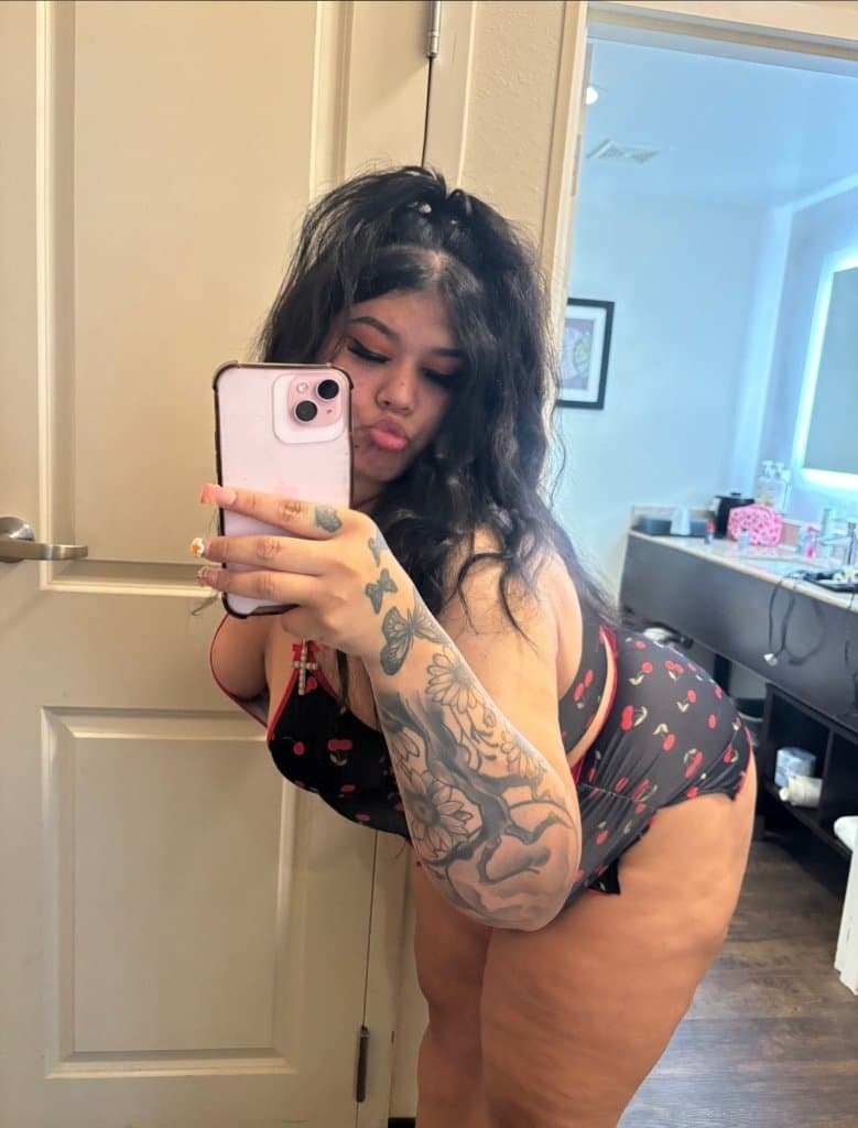 Real Latina bbw sister with a FAT pussy imprint and a fat booty PHONE HACKED . Real photos