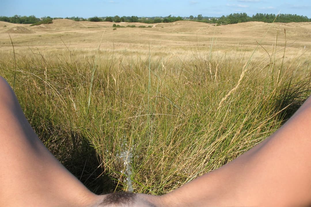 French amateur Justine enjoys watersports