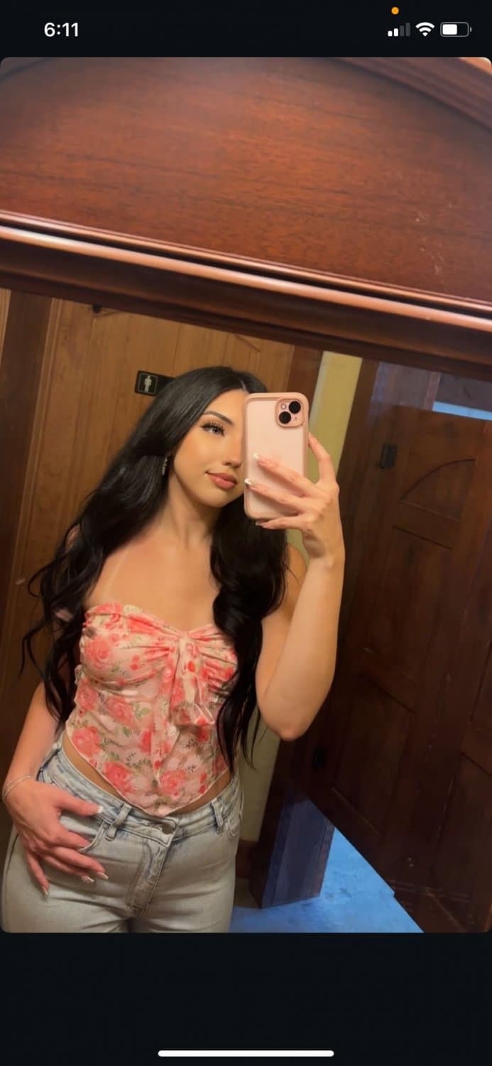 Snowbunny bitch Cat only lets black clap those big buttcheeks