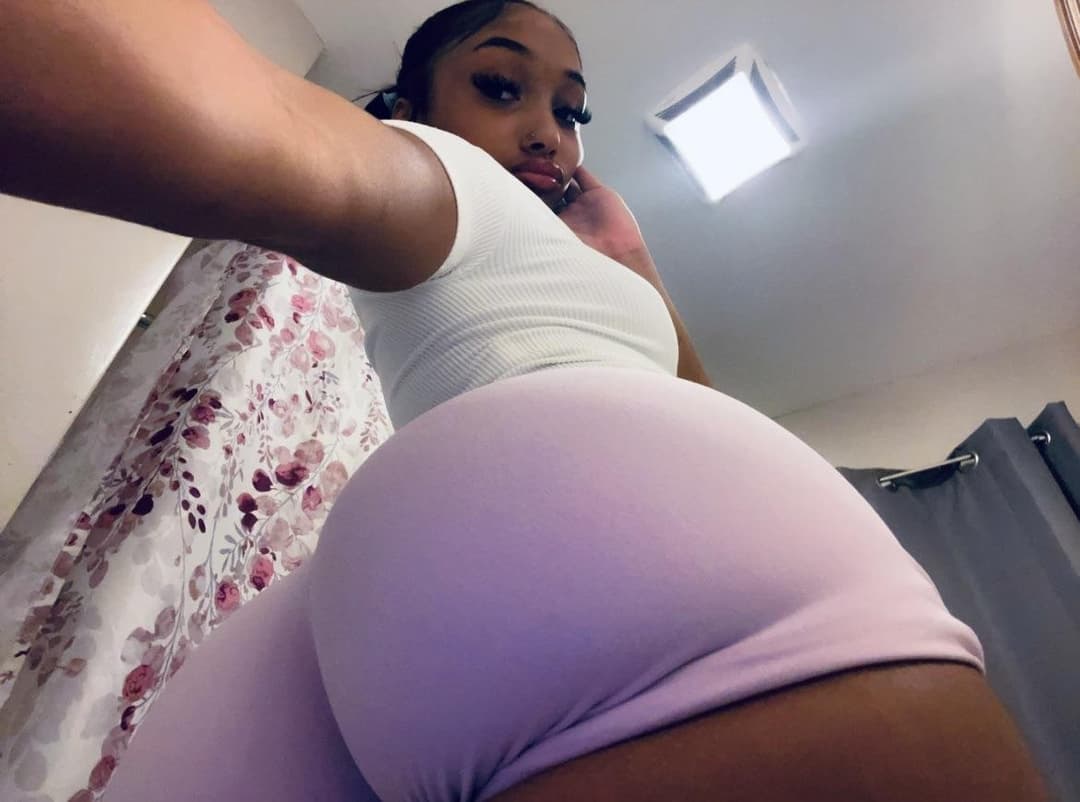 ?? She so damn sexy!!!