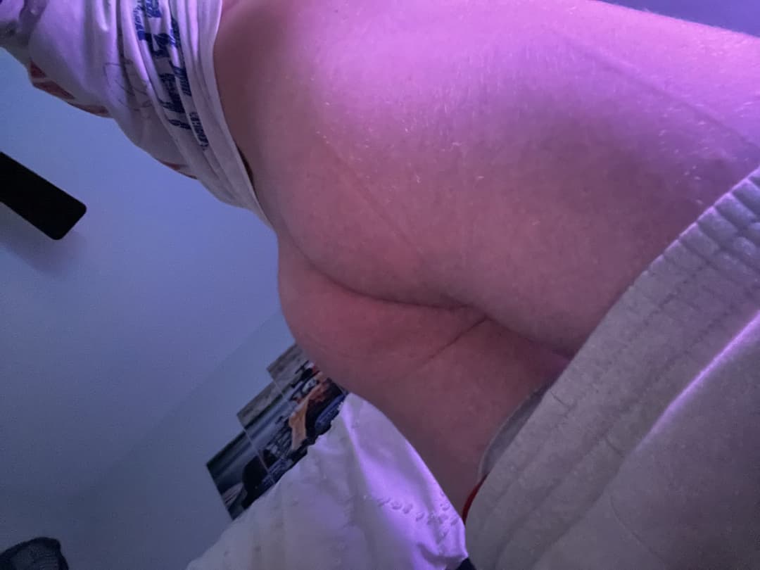 I’m a sissy slave slut looking for a girl mistress or trans mistress