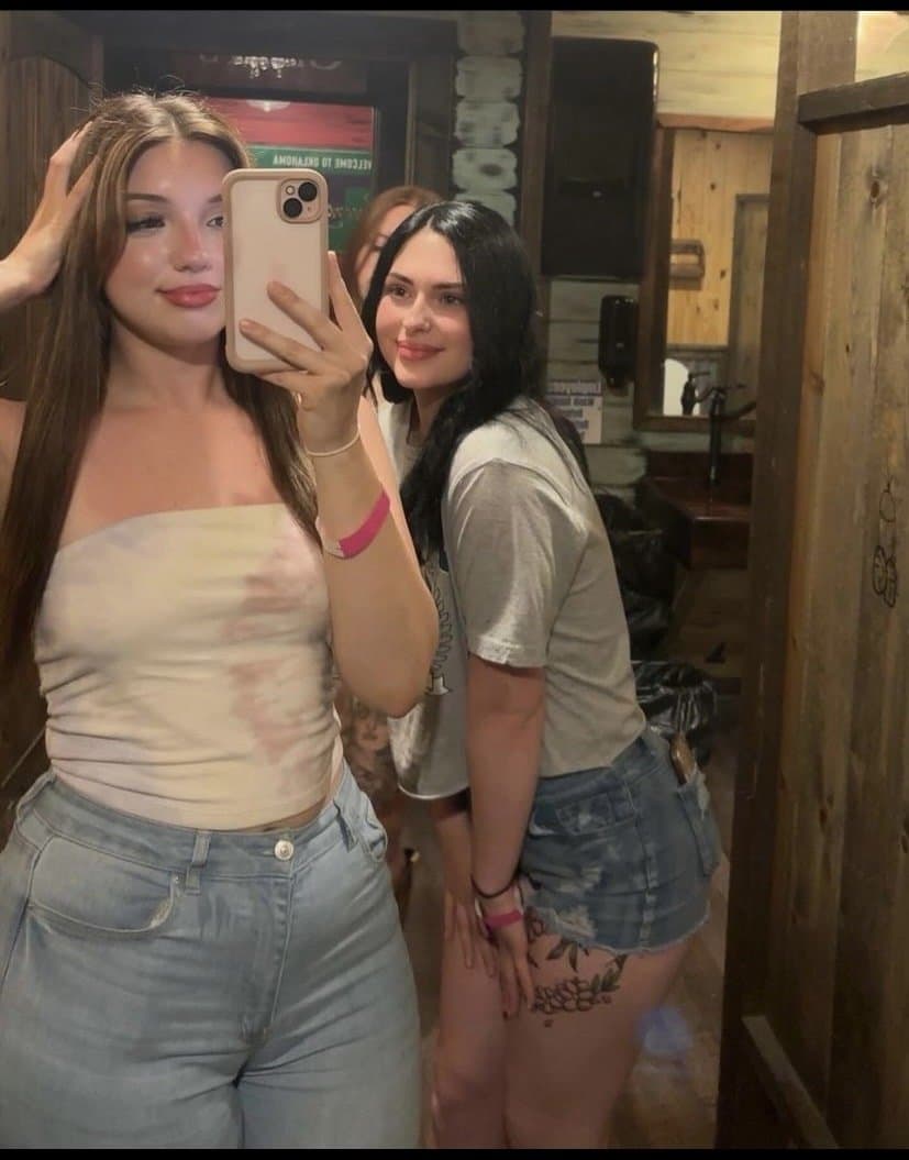 Snowbunny bitch Cat only lets black clap those big buttcheeks