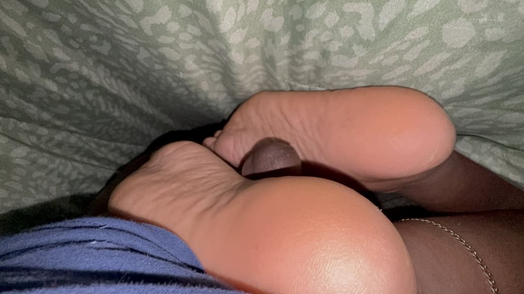 My wife giving me a mind blowing sideways solejob